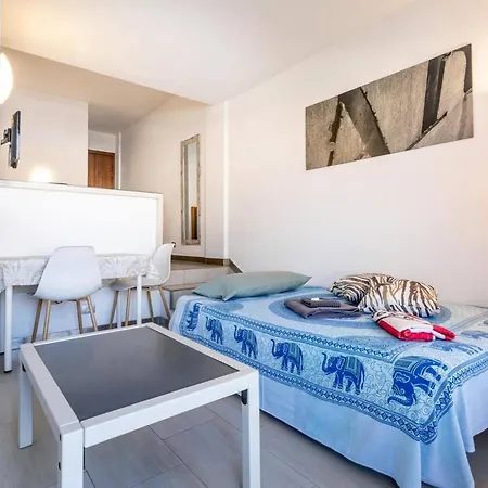 Апартаменты Charming With An Excellent Location *